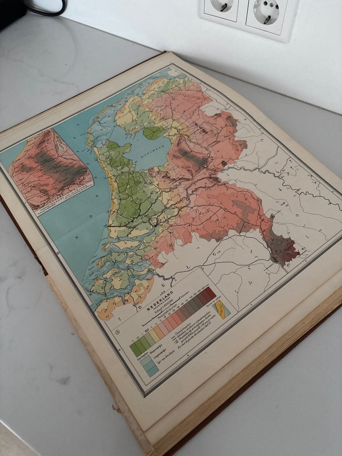 Bos-Niermeyer Schoolatlas der Gehele Aarde 1951, Gelezen, Bosatlas, Ophalen of Verzenden, 1800 tot 2000