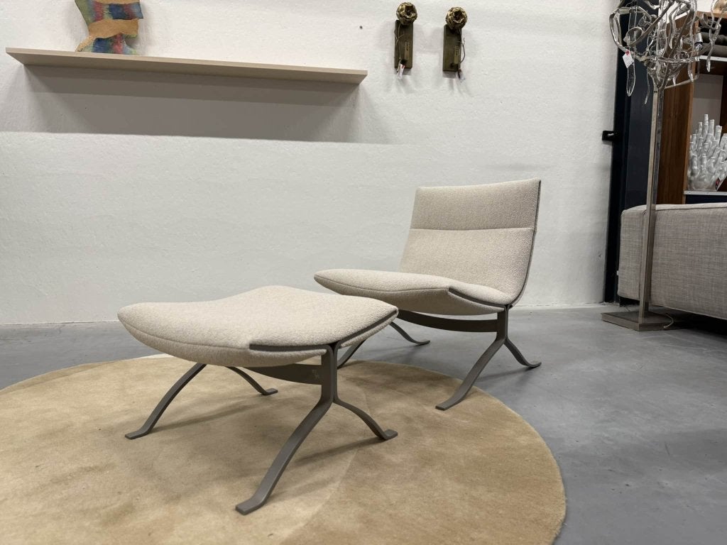 Nieuw Eyye Juno met poef Bosa stof Design stoel Voetenbank, Huis en Inrichting, Gompenstraat 15, 75 tot 100 cm, Ophalen of Verzenden