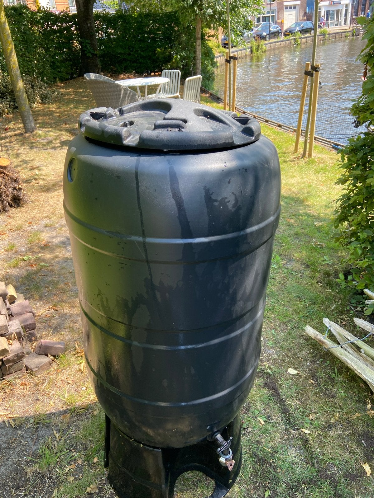 Regenton met kraantje en voet - 200 liter, Tuin en Terras, Ophalen, Kunststof, Gebruikt, Met kraantje