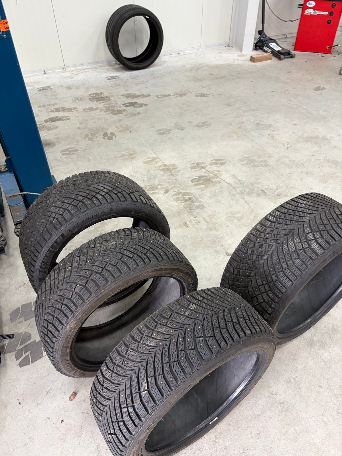 Set van 4 Michelin X-ICE NORTH 4 SUV spijkerbanden, Ophalen, Winterbanden, Band(en), Personenwagen