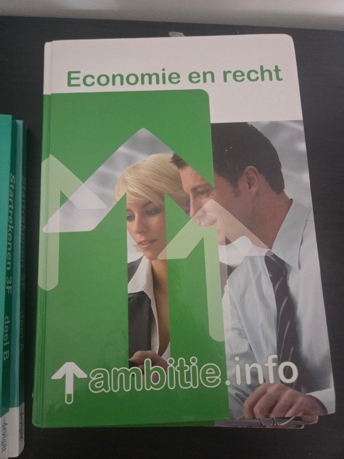 Economie en recht - Ambition, Onbekend, Ophalen of Verzenden, Zo goed als nieuw, MBO