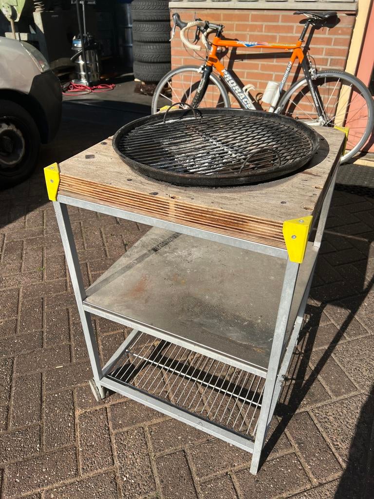 Weber BBQ 47cm met onderstel op wielen, Ophalen of Verzenden, Gebruikt