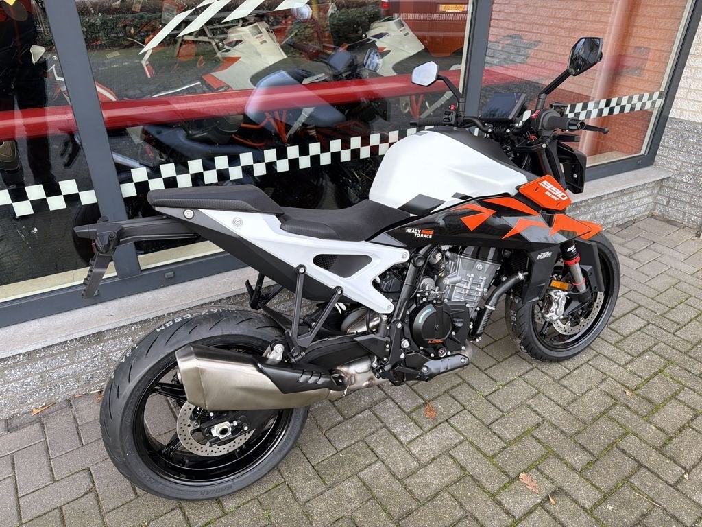 KTM 990 DUKE 2026, Bedrijf, Naked bike
