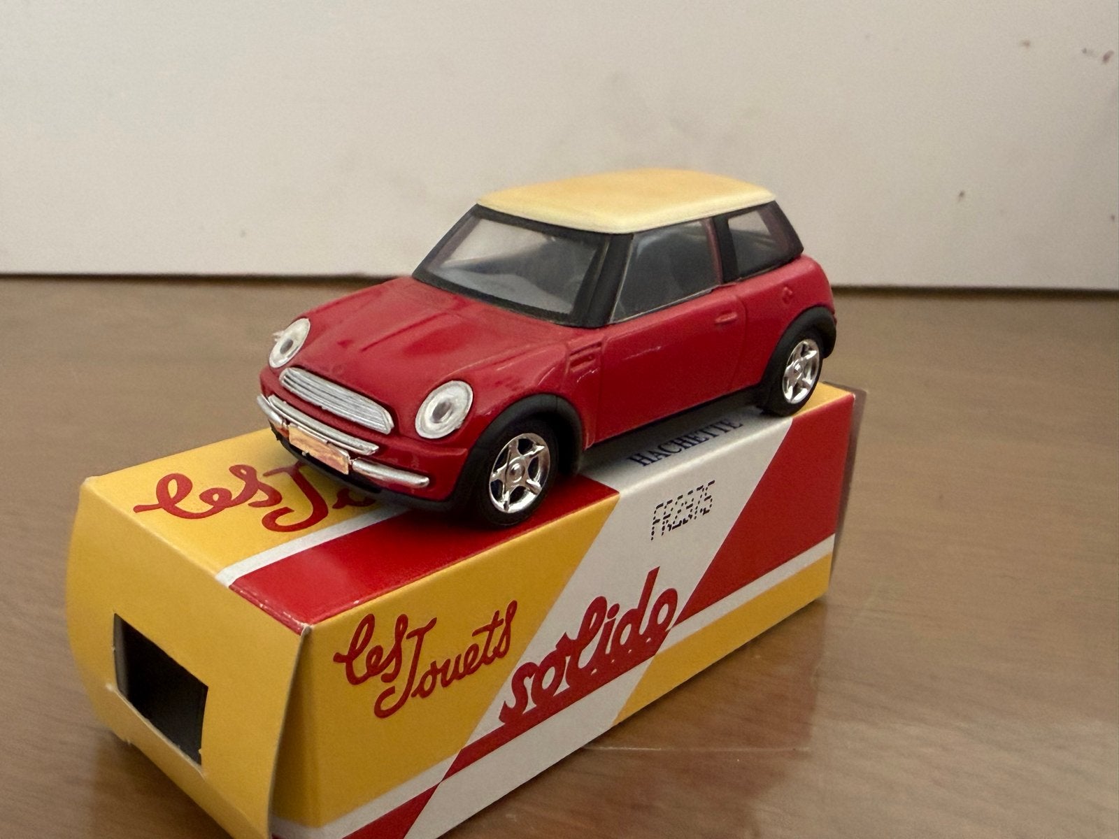 Solido Mini Cooper 1/43 Schaalmodel - Rood/Crème, Ophalen of Verzenden, Zo goed als nieuw, Overige typen