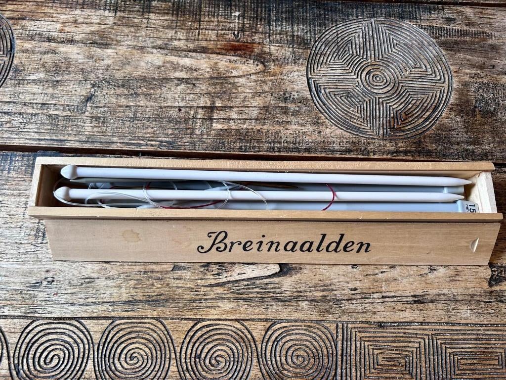 Houten doosje met breinaalden., Hobby en Vrije tijd, Breien en Haken, Ophalen of Verzenden, Zo goed als nieuw, Breien, Naald