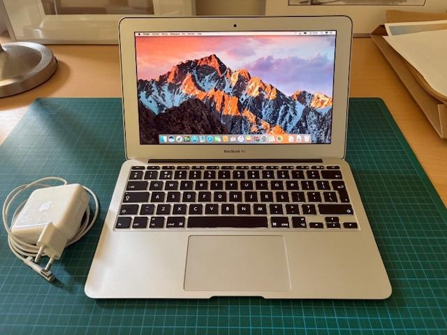 Macbook air, Ophalen, Minder dan 4 GB, Qwerty, Zo goed als nieuw
