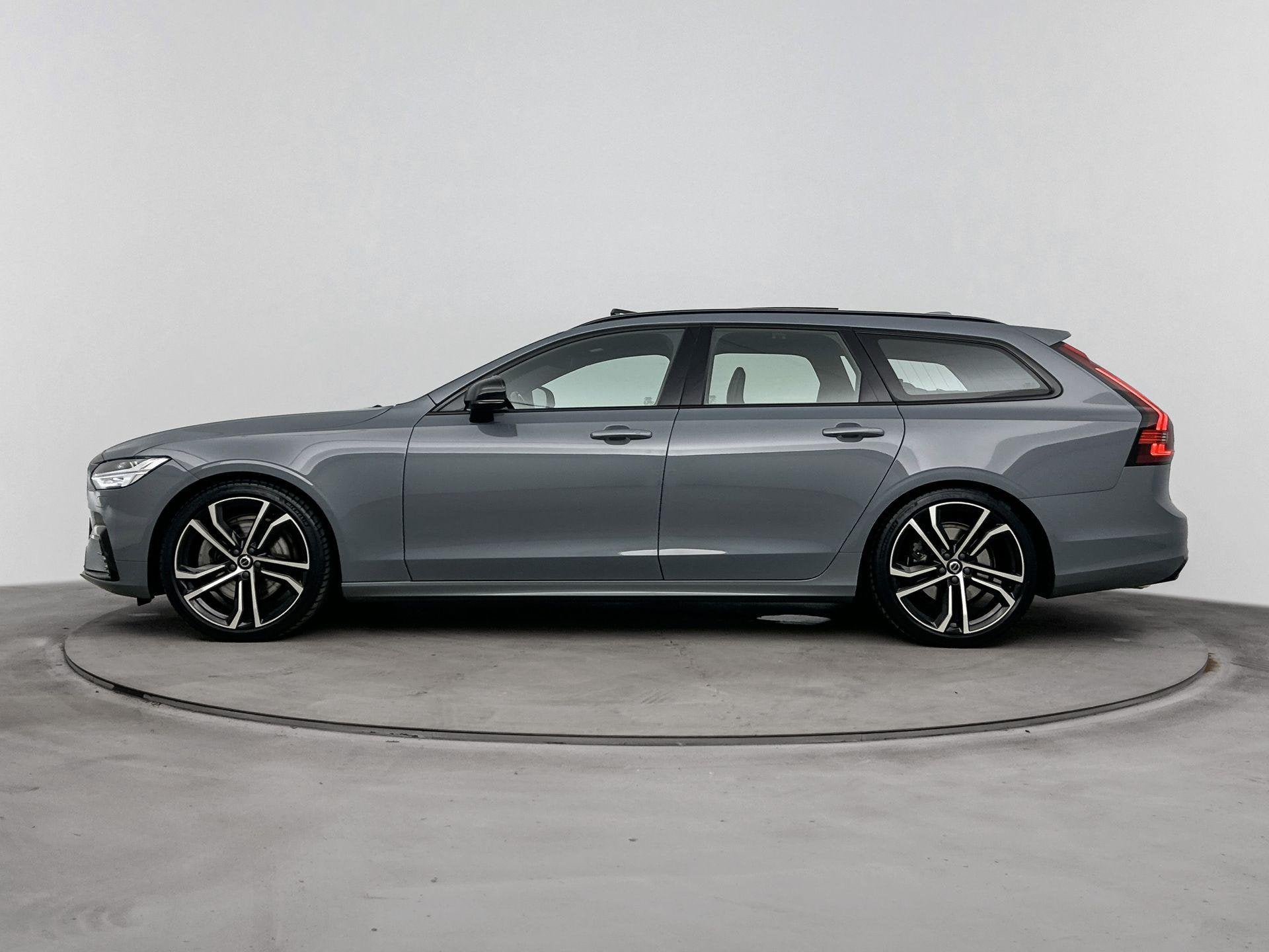 Volvo V90 2.0 B5 R-Design 251PK | Elektrische Trekhaak | Sch, Auto's, Volvo, Euro 6, 4 cilinders, Origineel Nederlands, 1726 kg