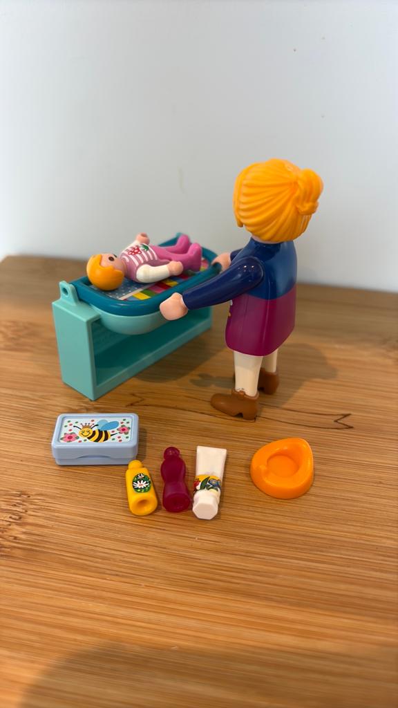 Playmobil moeder met luiertafel / commode 5368 compleet zgan, Ophalen of Verzenden, Zo goed als nieuw, Complete set