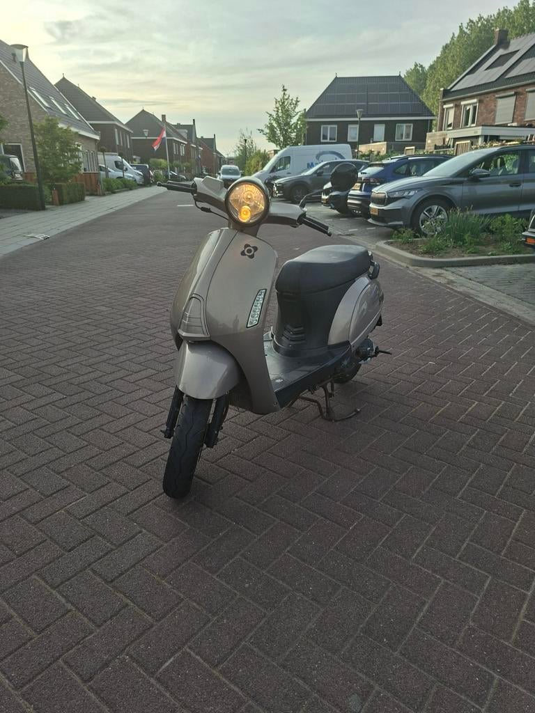 Agm snorscooter te koop/te ruil, Fietsen en Brommers, Snorfietsen en Snorscooters, Gebruikt, Overige merken, Benzine, Ophalen