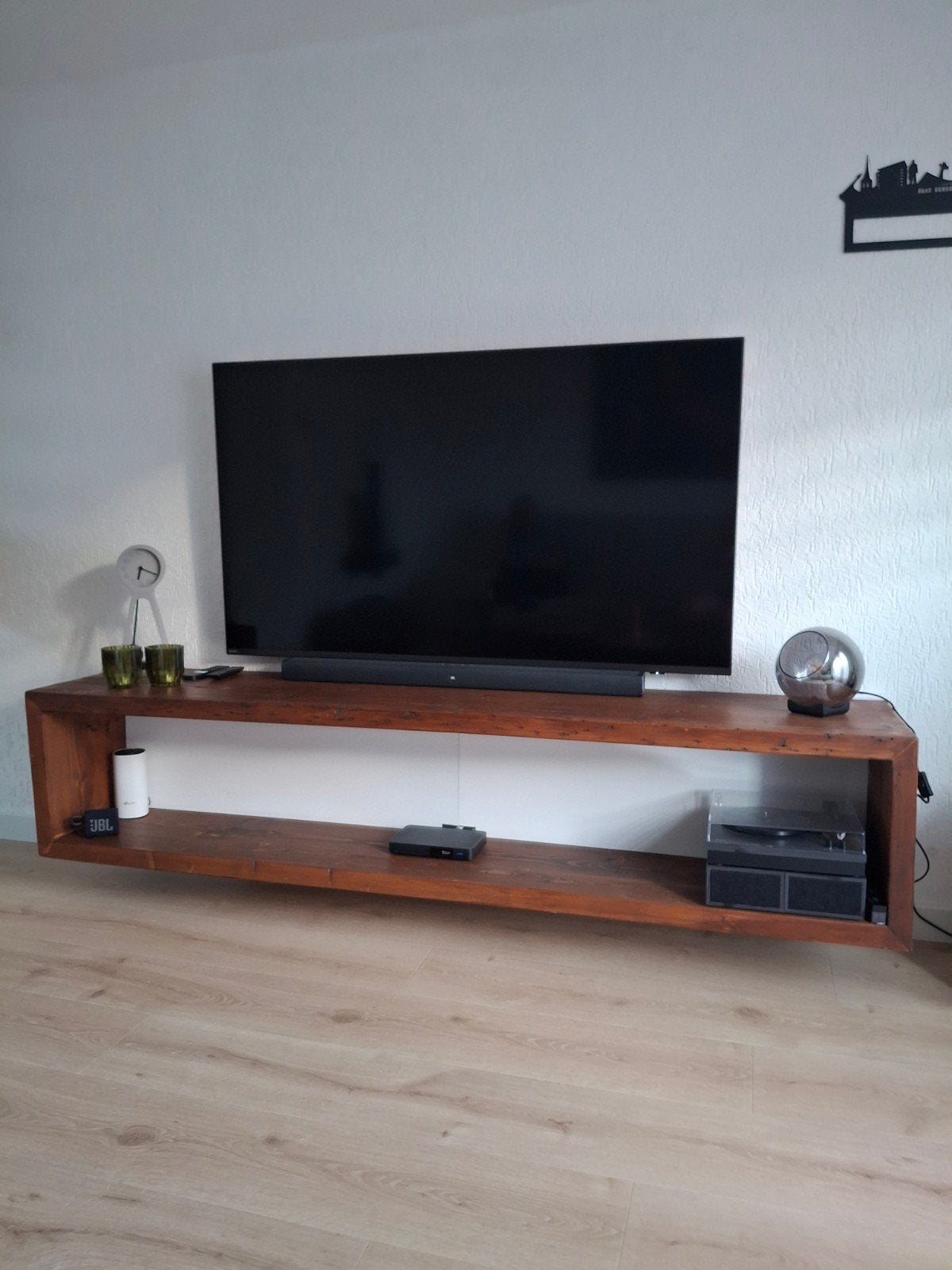 Zwevend tv-meubel van massief steigerhout (kleur Palisander), Ophalen, Modern, Industrieel, Zo goed als nieuw, 200 cm of meer
