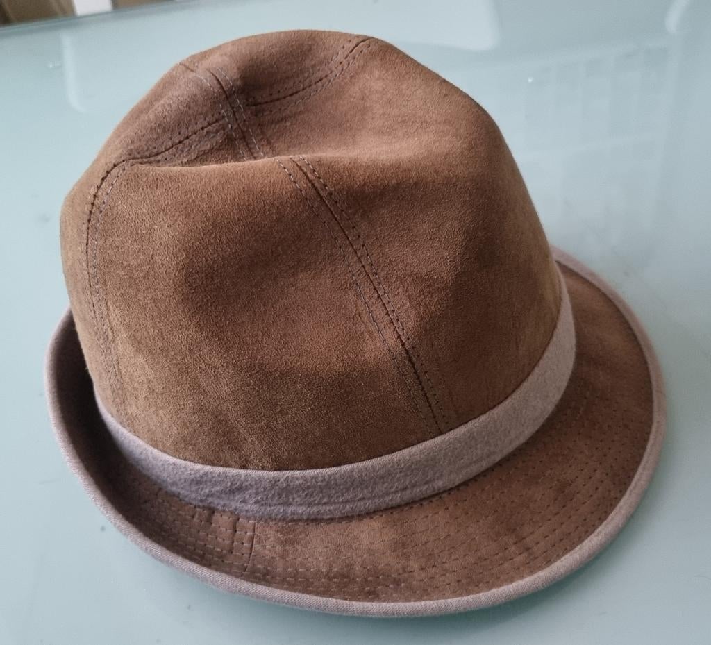 Een elegante bruine leren vintage Trilby hoed., Onbekend, Hoed, Ophalen of Verzenden, 57 cm (M, 7⅛ inch) of minder