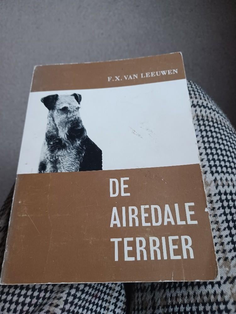 Boekje Airedale Terrier, Ophalen