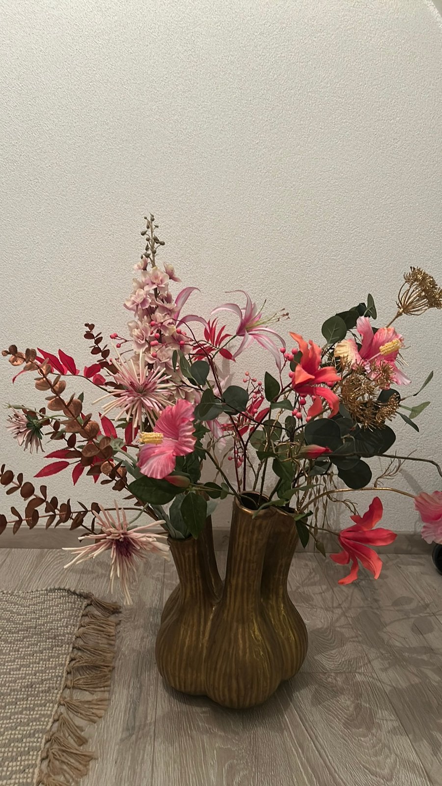 Kunstboeket in roze tinten met gouden tulpenvaas, Ophalen, Binnen, Kunstbloem, Zo goed als nieuw