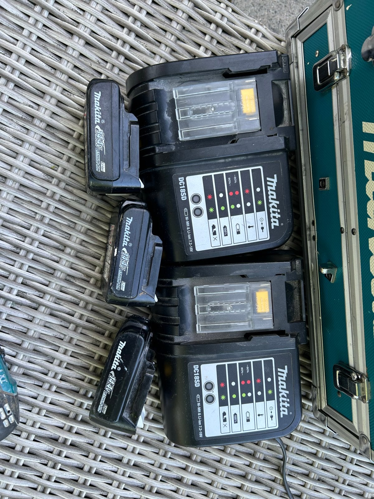 Makita boormachine (defect) met batterijen en laders, Doe-het-zelf en Verbouw, Ophalen of Verzenden, Gebruikt, Boormachine