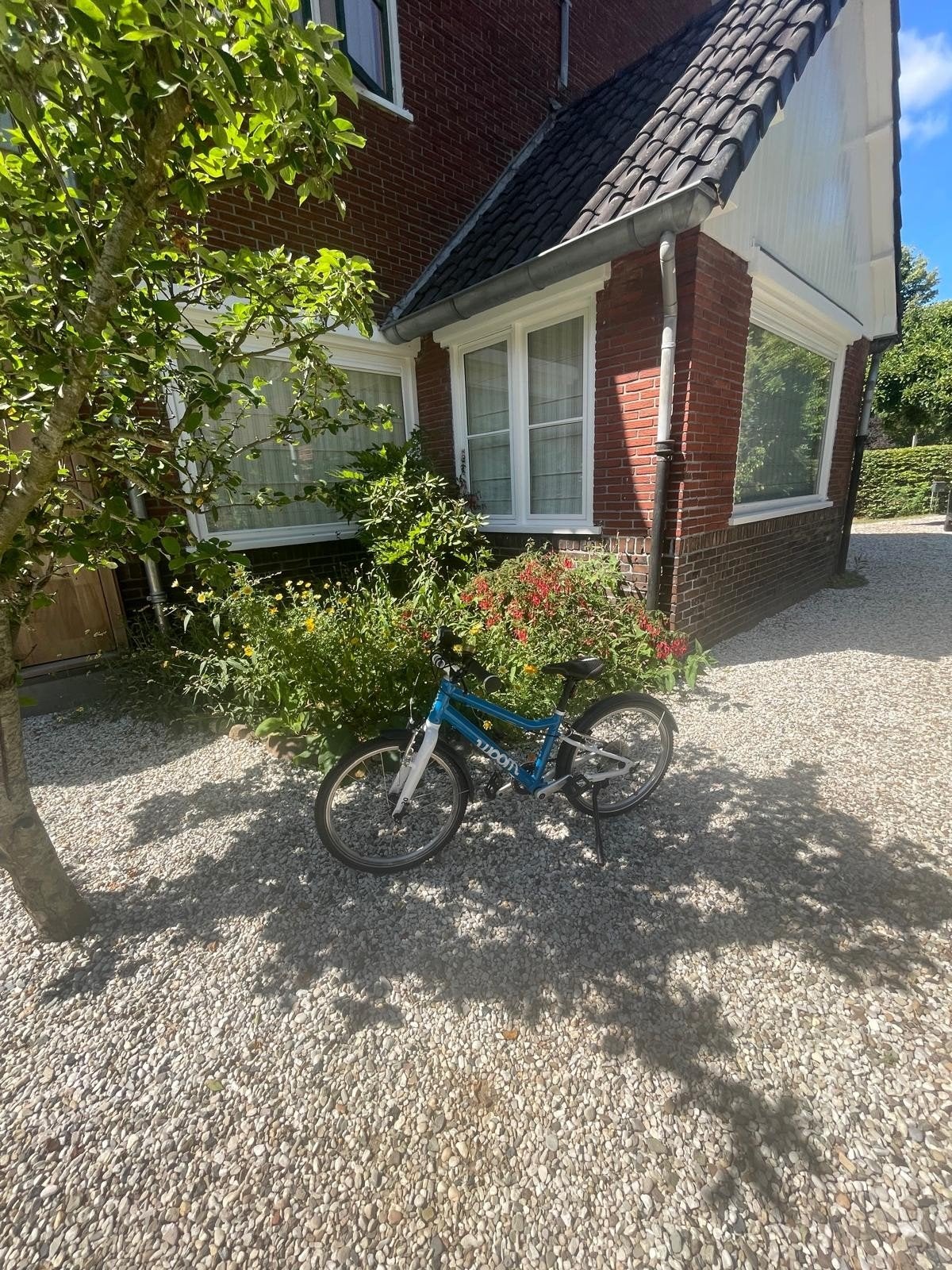 Woom 4 kinderfiets blauw - 20 inch inclusief accesoires, Ophalen, 16 tot 20 inch, Velgrem, Zo goed als nieuw