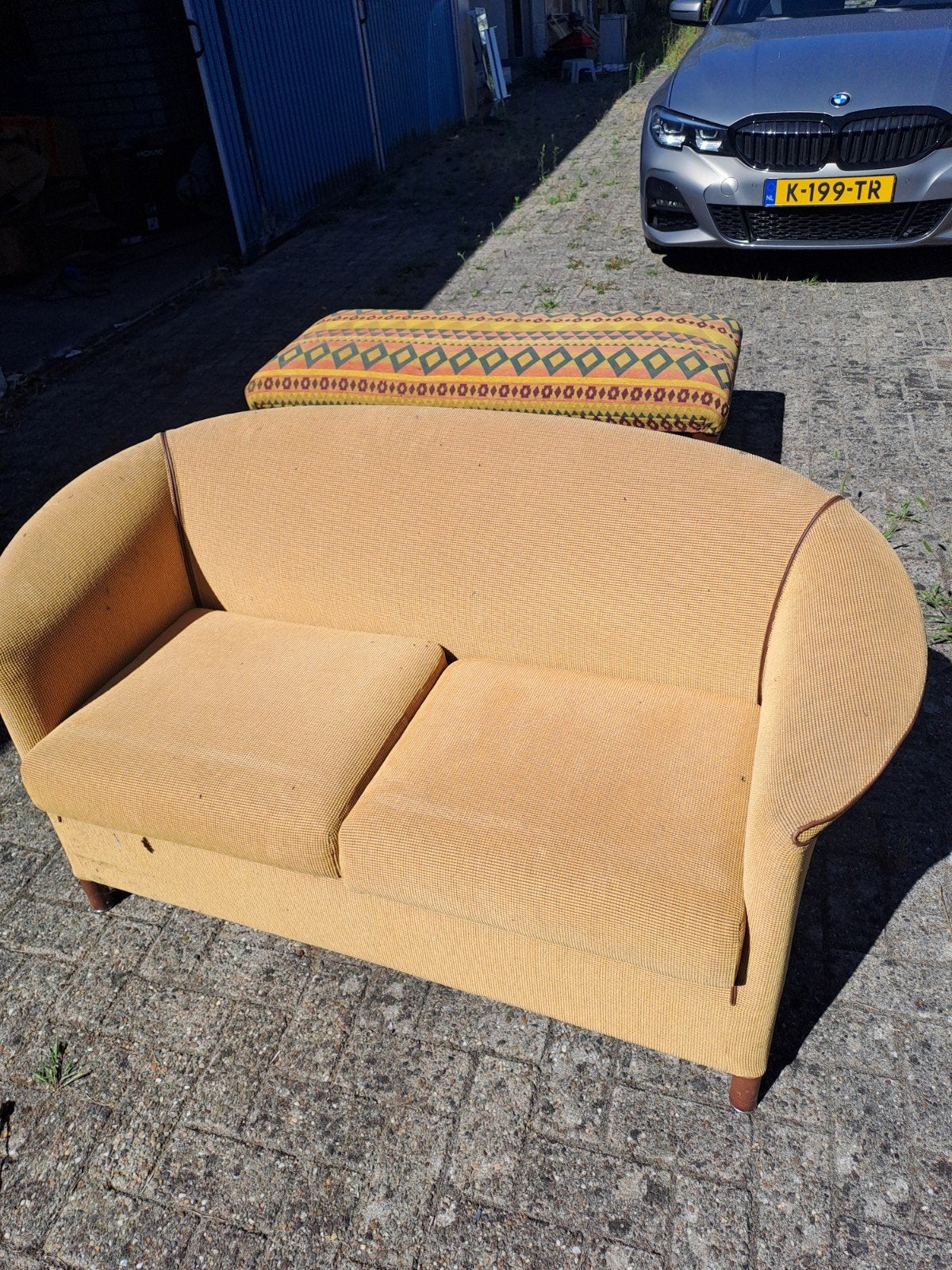 Vintage tweepersoonsbank - Okergeel, Ophalen, Gebruikt, 150 tot 200 cm, Tweepersoons