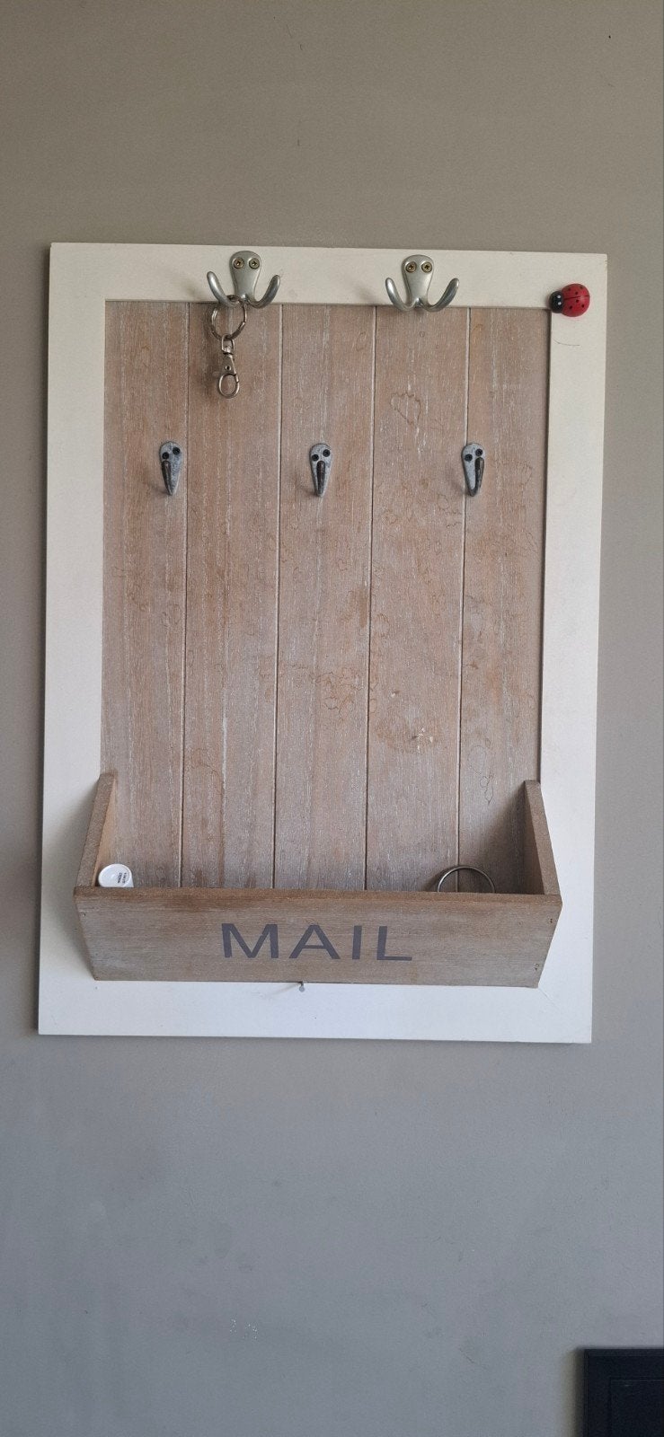 Houten wandrek met haken en postvakje - 35x50 cm, Hout, Gebruikt, Meerkleurig, Ophalen of Verzenden