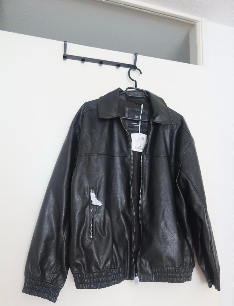 Gloednieuwe Leren Jas PULL & BEAR Maat L, Ophalen, Nieuw, Maat 52/54 (L), Zwart