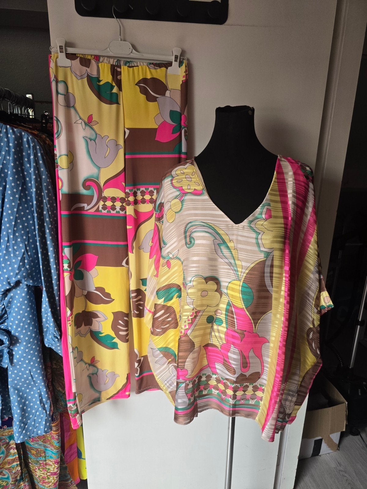 dames broekpak set nieuw troiska, Maat 38/40 (M), Meerkleurig, Nieuw, Ophalen of Verzenden