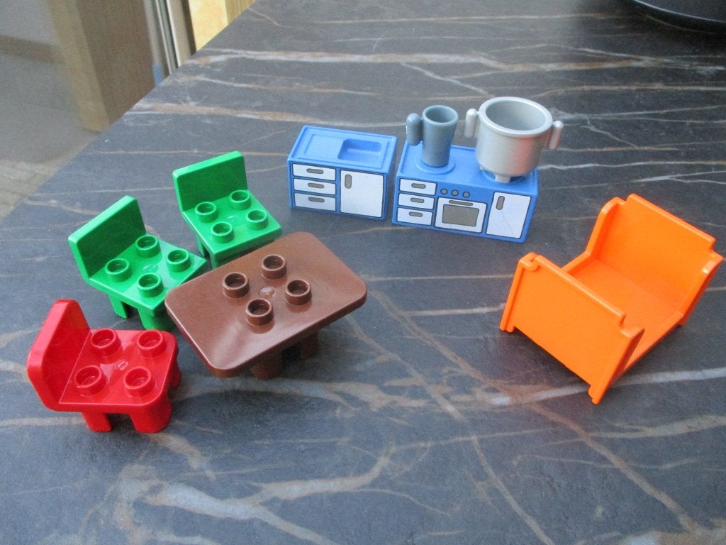 Lego Duplo huisinrichting tafel stoel keuken bed pan, Ophalen of Verzenden, Zo goed als nieuw, Complete set, Duplo