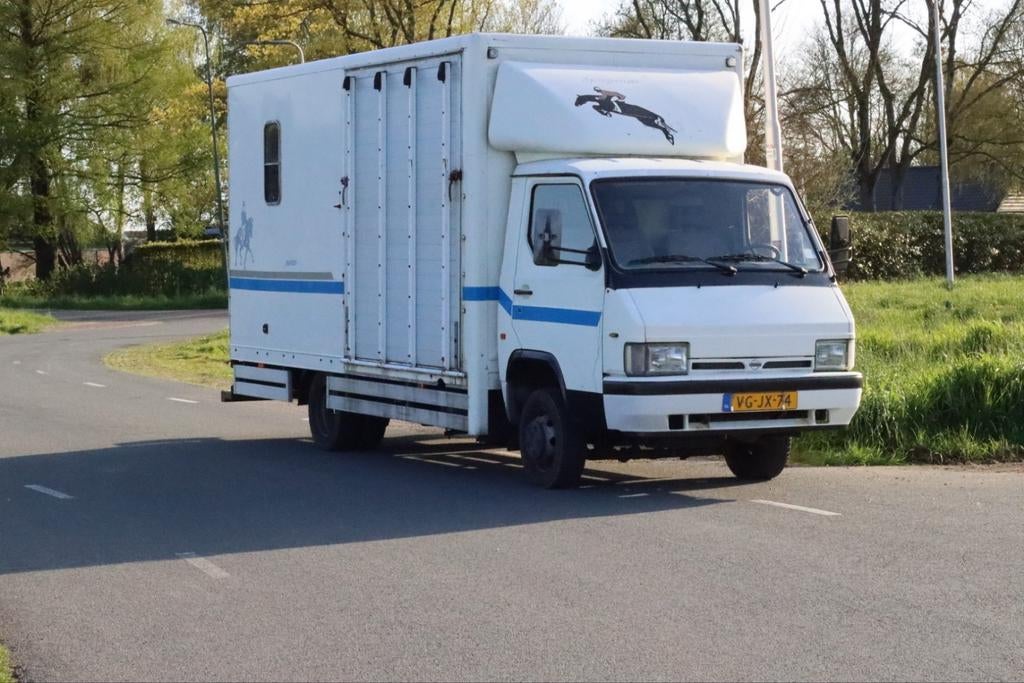 Nissan Trade  2  paards auto  2 jaar a.p.k !!!, Dieren en Toebehoren, Paarden en Pony's | Trailers en Aanhangwagens, Ophalen of Verzenden