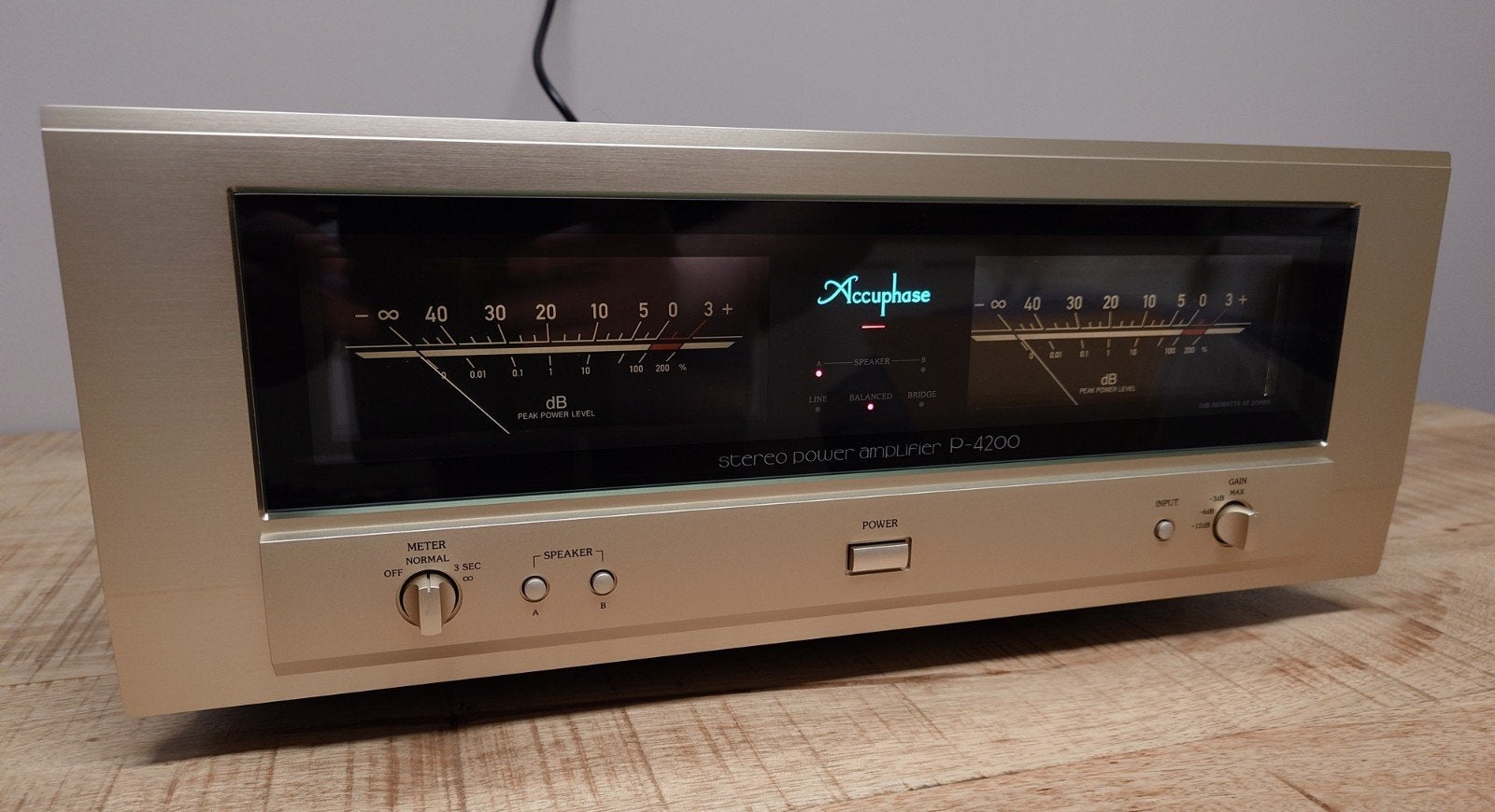 Accuphase P-4200 met doos, Audio, Tv en Foto, Professionele Audio-, Tv- en Video-apparatuur, Gebruikt, Audio, Ophalen