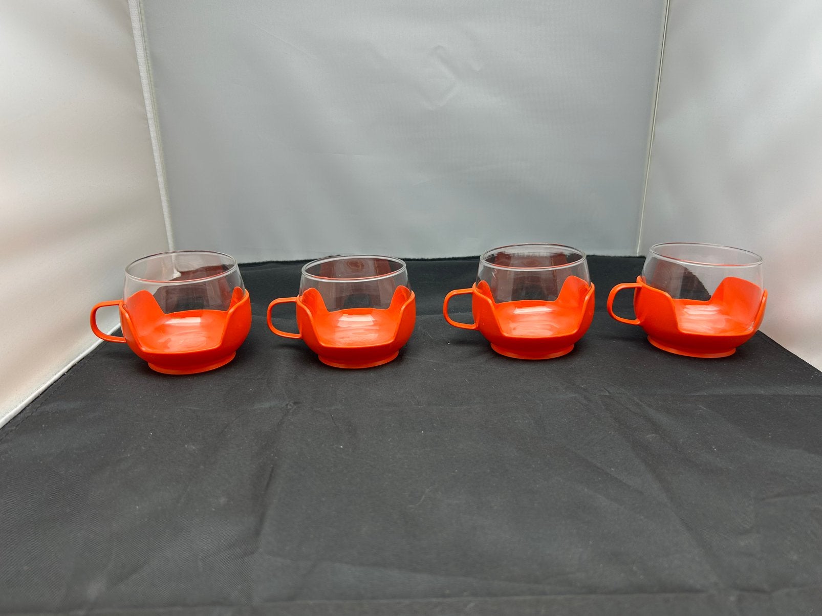 Set van 4 vintage theeglazen oranje houder - Space Age, Huis en Inrichting, Keuken | Servies, Ophalen, Zo goed als nieuw, Vintage