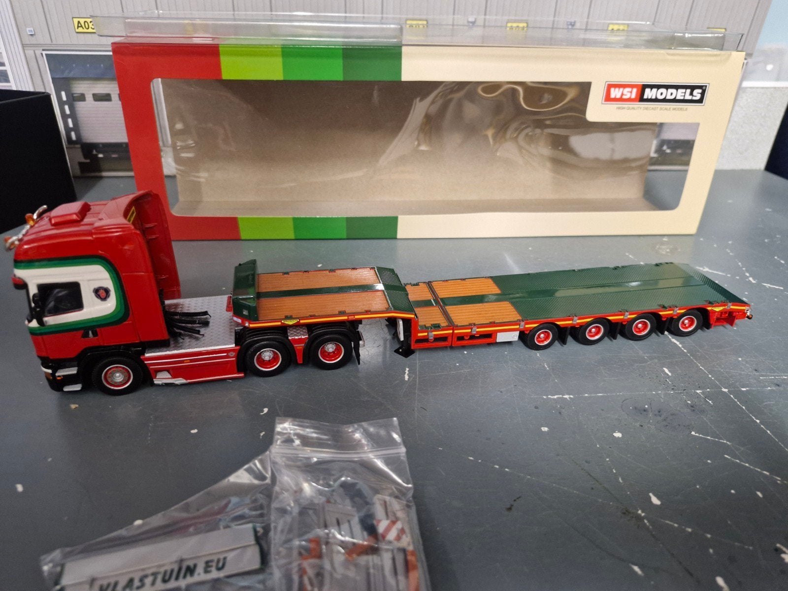 scania streamline met semi dieplader uitschuifbaar, Hobby en Vrije tijd, Modelauto's | 1:50, Ophalen of Verzenden, Nieuw, Bus of Vrachtwagen