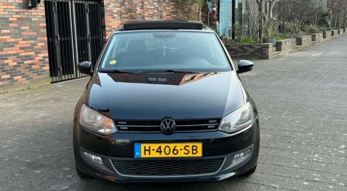 Volkswagen Polo 1.2 51KW 2011 Zwart, Auto's, Voorwielaandrijving, 40 €/maand, 1198 cc, Zwart
