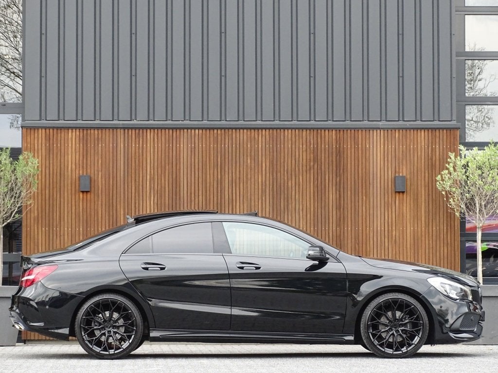 Mercedes-Benz CLA-Klasse 180 automaat / AMG pakket / facelif, Auto's, Automaat, Gebruikt, 4 cilinders, 715 kg