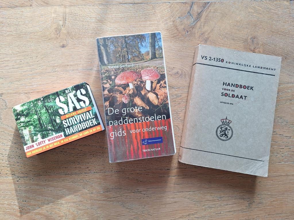 SAS survival boek, paddenstoelengids, noodpakket, Boeken, Ophalen of Verzenden, Gelezen