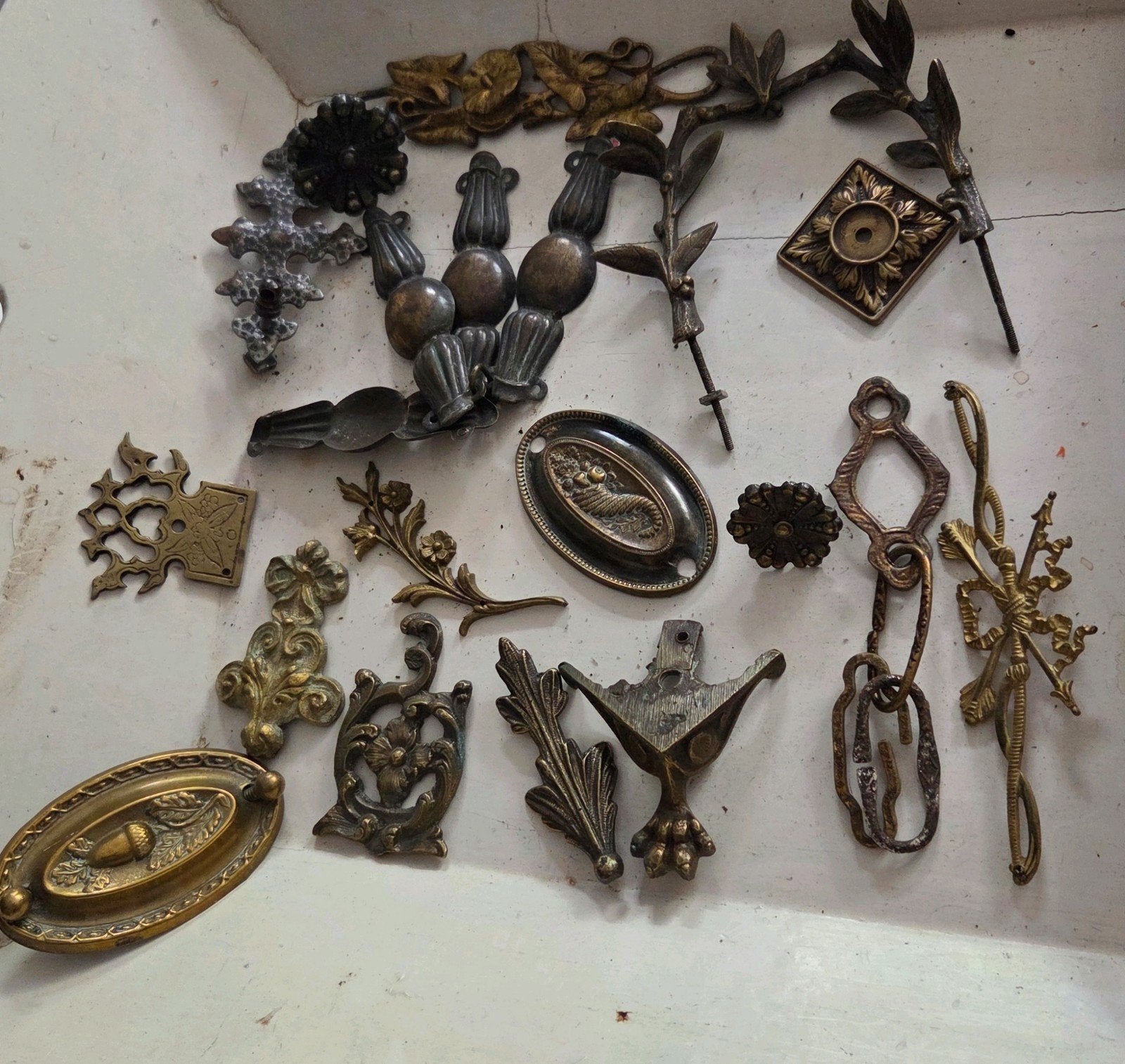 20 mooie antieke Ornamenten diverse brons
Alleen in 1 koop, Antiek en Kunst, Antiek | Overige Antiek, Ophalen of Verzenden