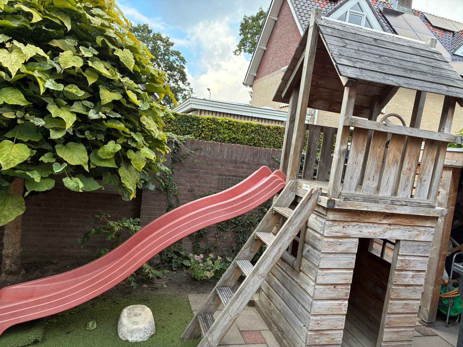 GRATIS - speeltoestel met glijbaan - hout deels rot, Ophalen, Gebruikt, Hout