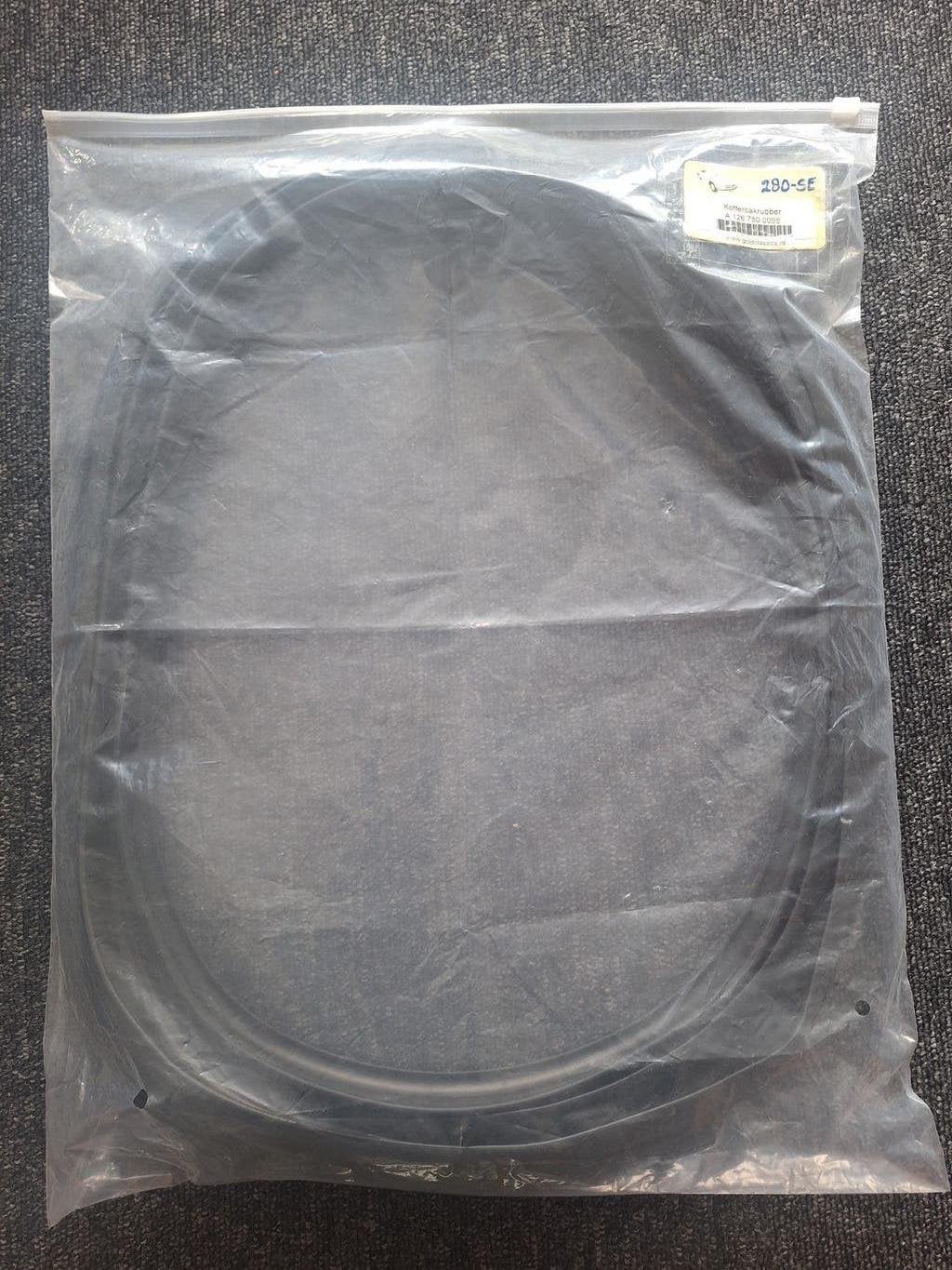 Kofferbakrubber Mercedes-Benz 280-SE (A 126 750 0098), Auto-onderdelen, Ophalen of Verzenden, Nieuw, Mercedes-Benz