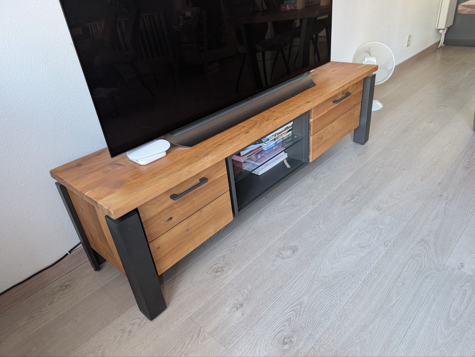 Charly TV meubel 180cm met klep, lade en LED-verlichting, Gebruikt, 150 tot 200 cm, Minder dan 100 cm, 25 tot 50 cm