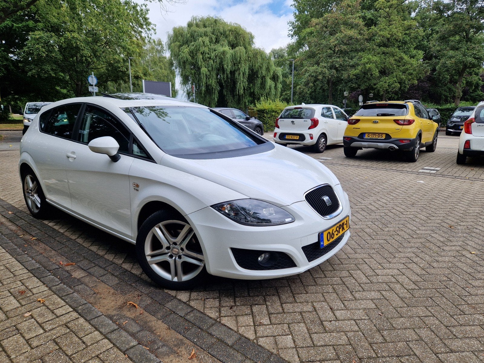 Seat Leon 1.2 TSI 77KW 2011 Wit met Schuifdak.!, Auto's, Voorwielaandrijving, 4 cilinders, Leon, Wit