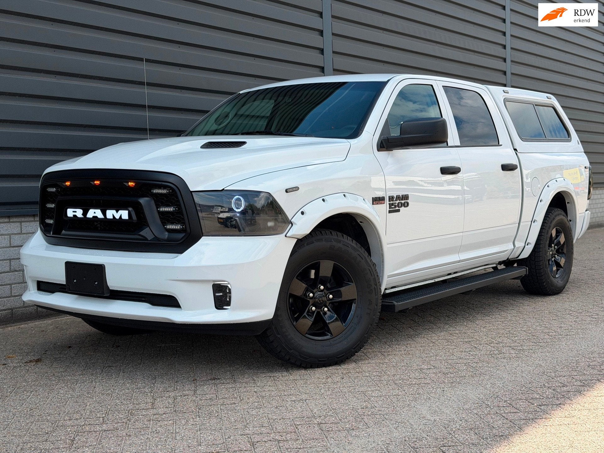 Dodge RAM 1500 CLASSIC 5.7 V8 Crew Cab | LPG | Led | Custom, Auto's, Automaat, Gebruikt, 5654 cc, Wit