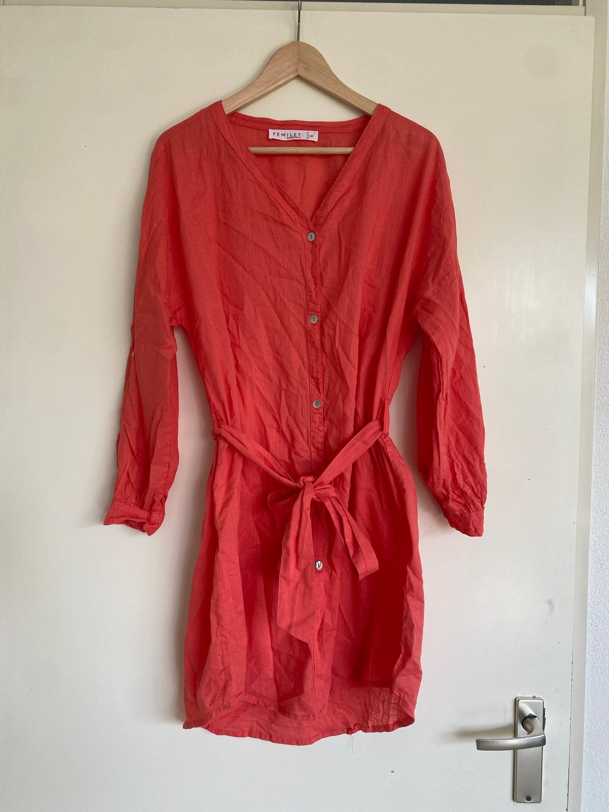 Nieuw koraalkleurig strandjurkje van Femilet, maat S/M, Nieuw, Oranje, Ophalen of Verzenden, Maat 36 (S)