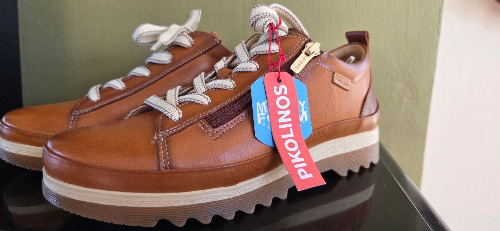 gloednieuwe Pikolinos sneakers, Bruin, Nieuw, Ophalen of Verzenden, Sneakers of Gympen