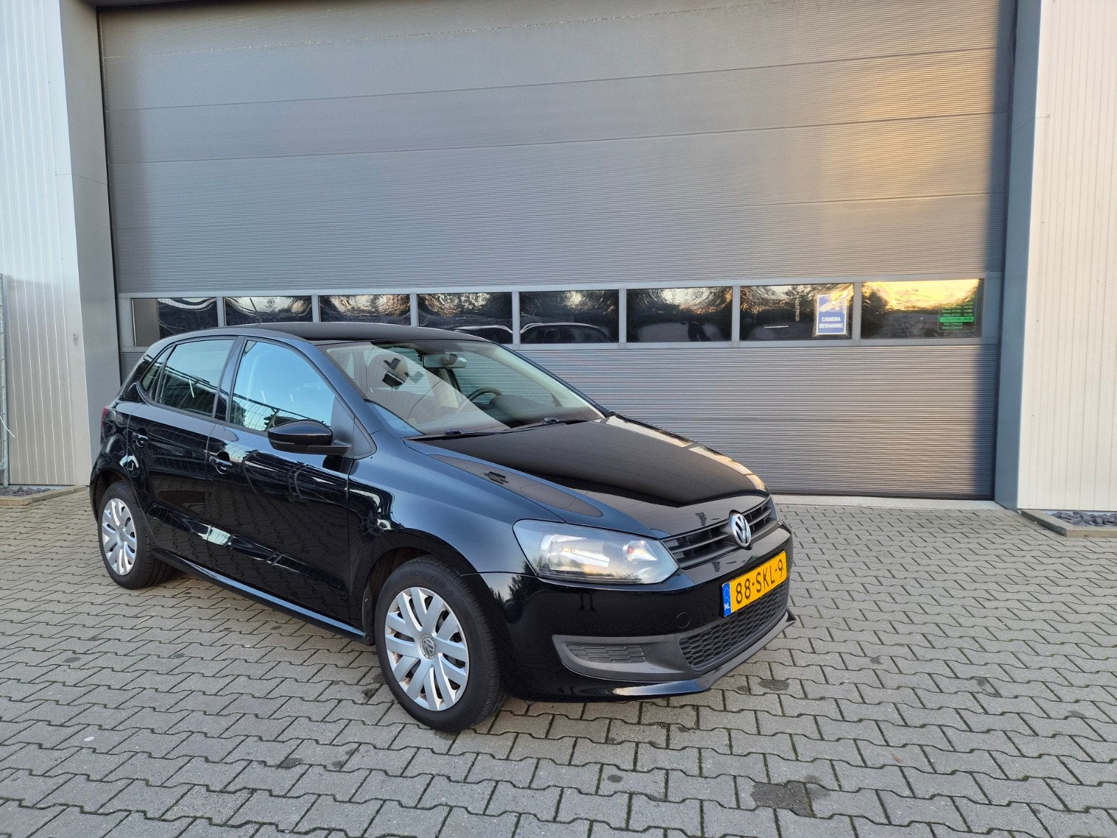 Volkswagen Polo 1.2 5D 2011 Zwart l Orig NL l Nap l 2e eige, Voorwielaandrijving, 40 €/maand, 1198 cc, Zwart