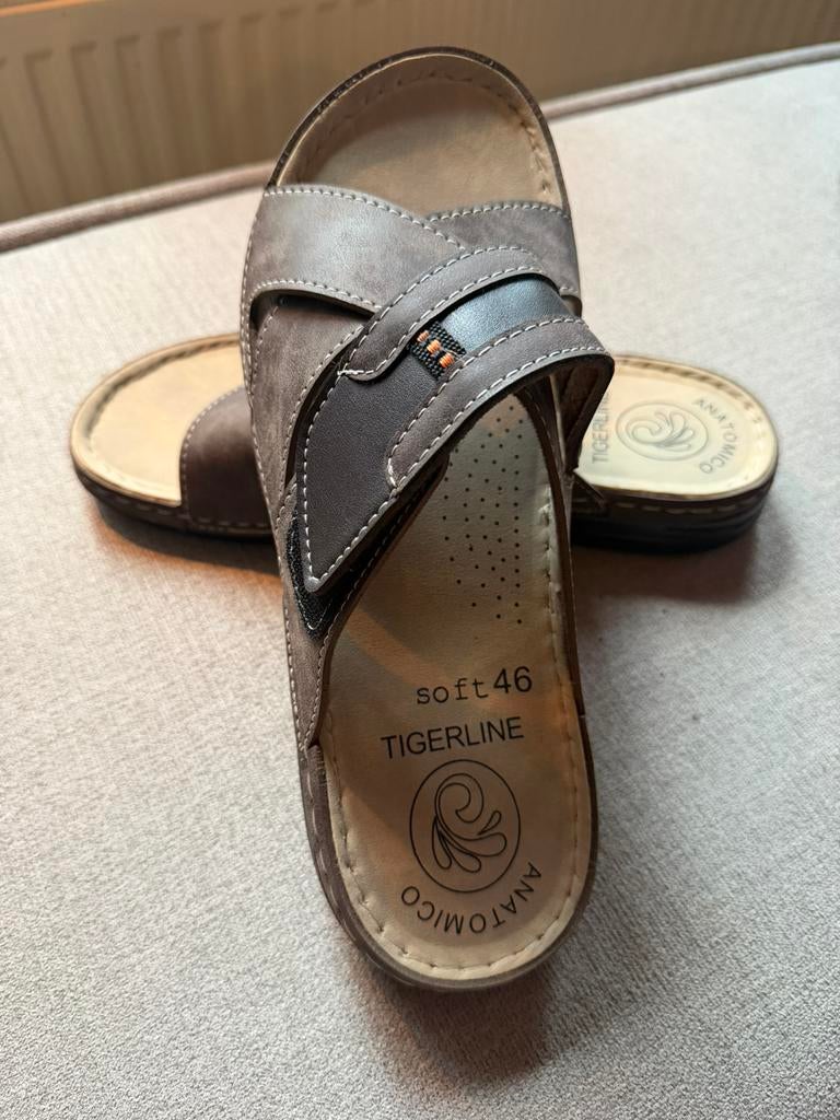 lederen heren slippers 46, Kleding | Heren, Schoenen, Slippers, Bruin, Nieuw, Ophalen of Verzenden