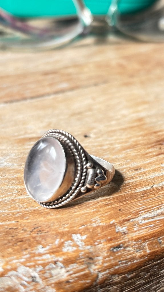 Oud zilveren ring met Rozenkwarts, Sieraden, Tassen en Uiterlijk, 18 tot 19, Verzenden, Zo goed als nieuw, Met edelsteen