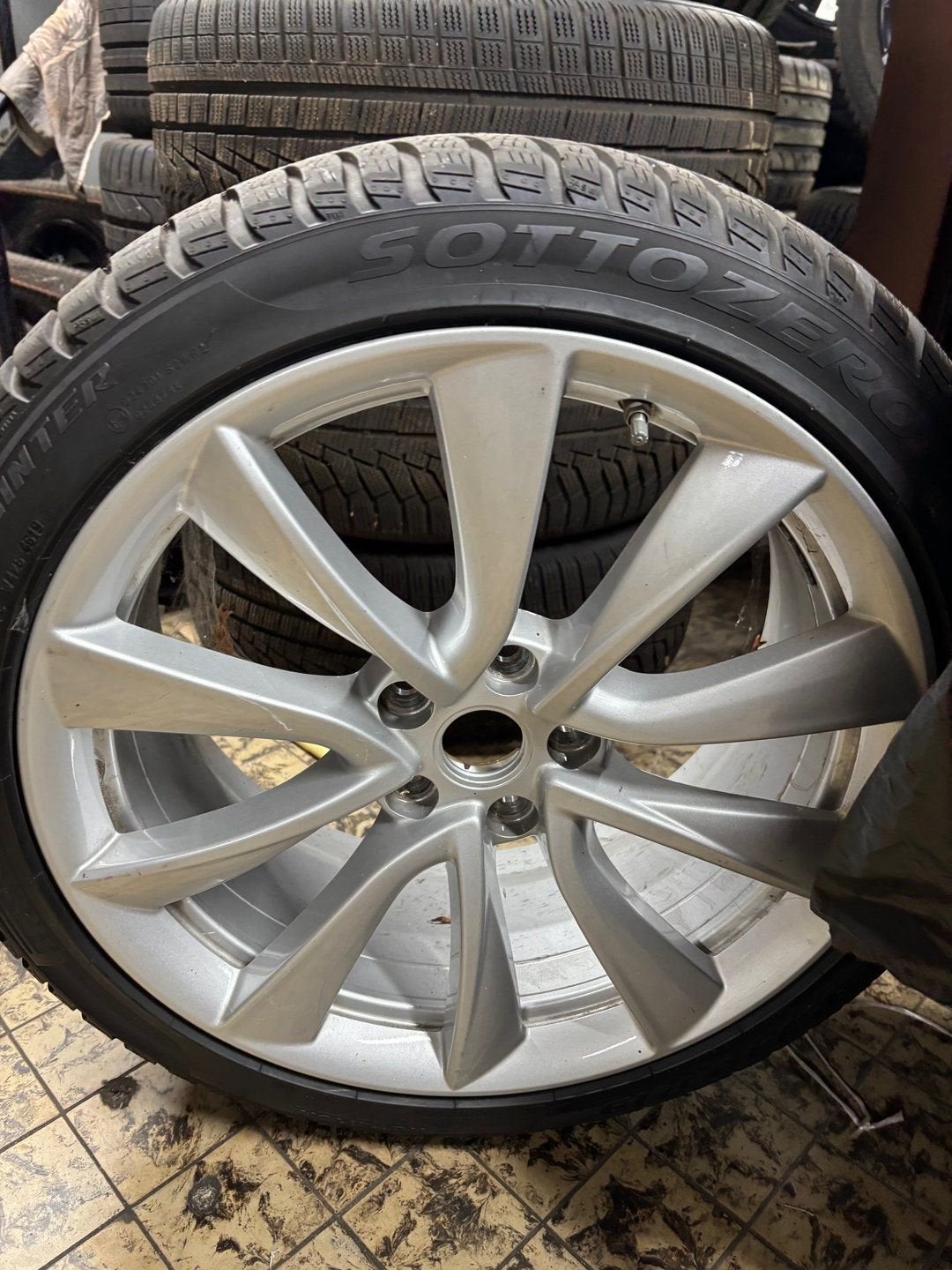 Tesla Model 3 | Pirelli | 235/40/19 | winterband | direct be, Auto-onderdelen, Gebruikt, -, -, 235 mm