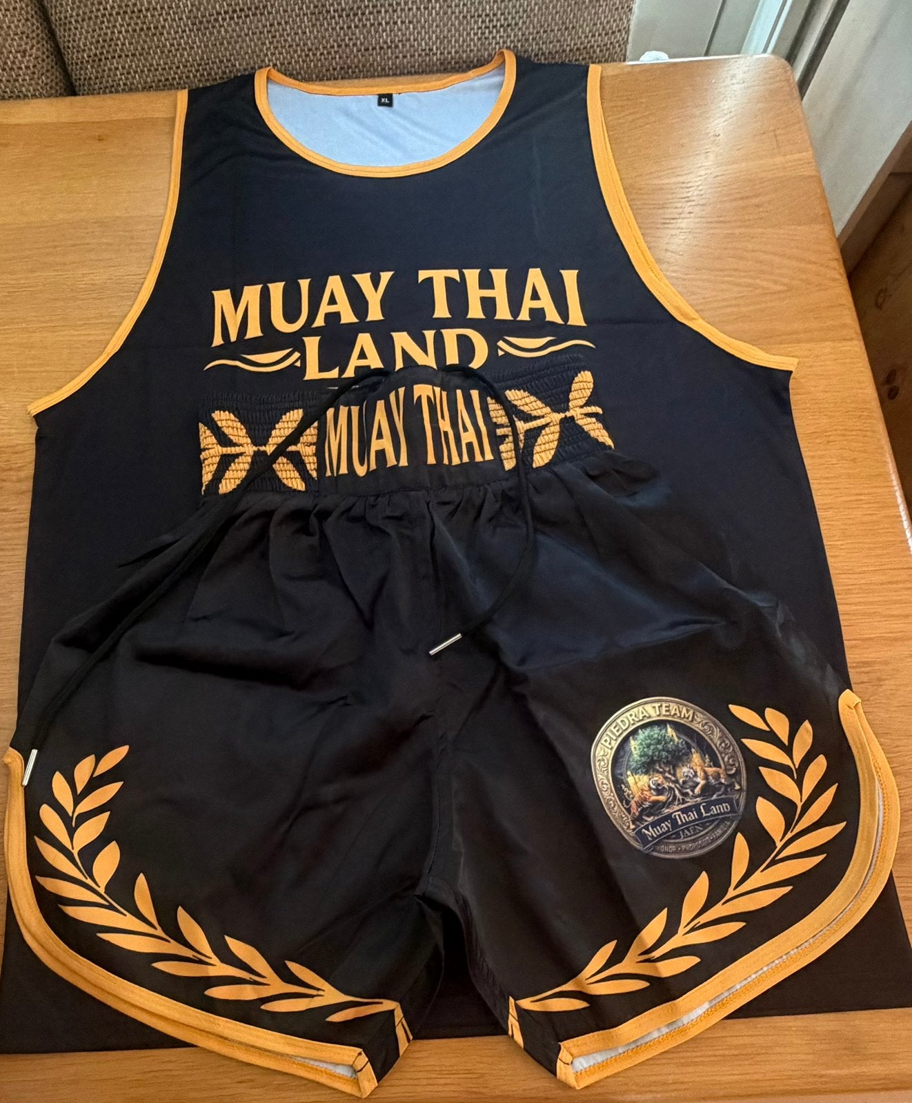 Muay Thai set premium /Zwart Goud, Ophalen of Verzenden, Nieuw, Kleding