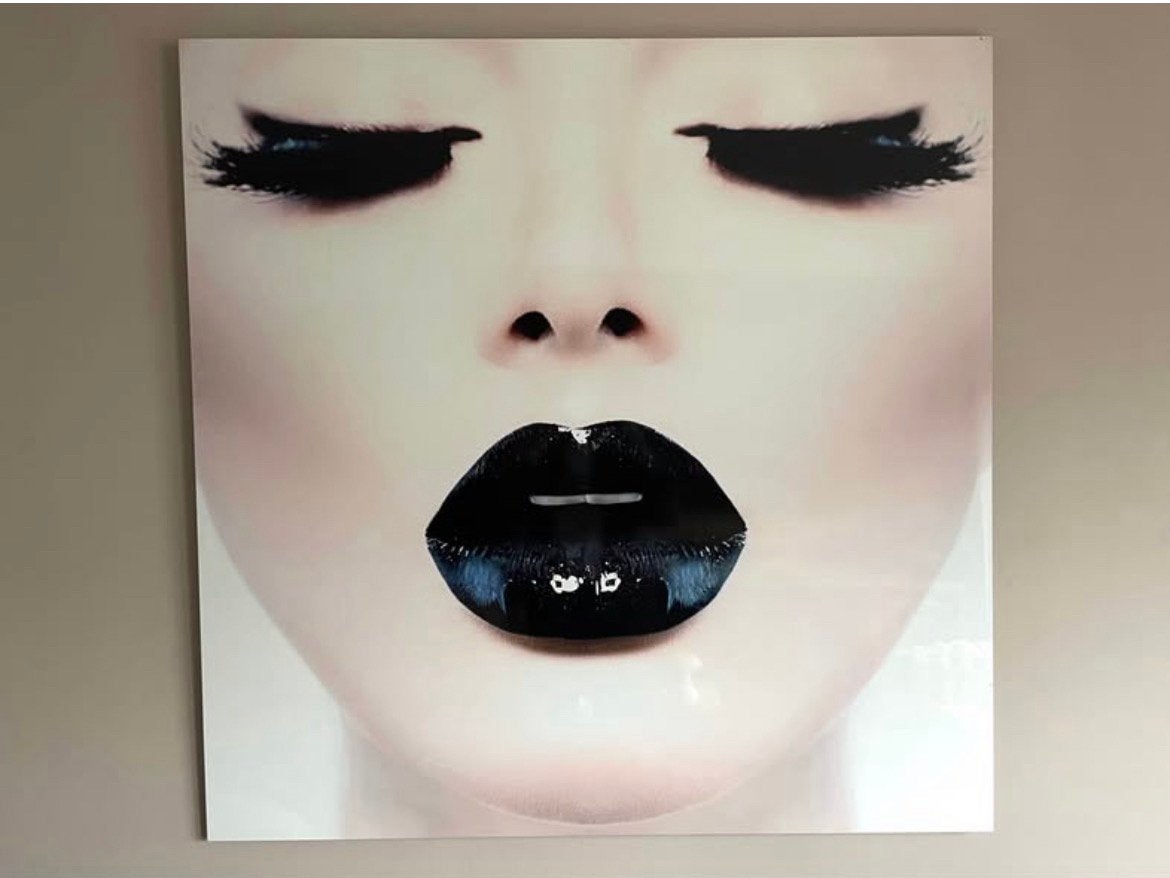 Mondiart ‘Girl Black Lips Closed Eyes’, Ophalen, Schilderij
