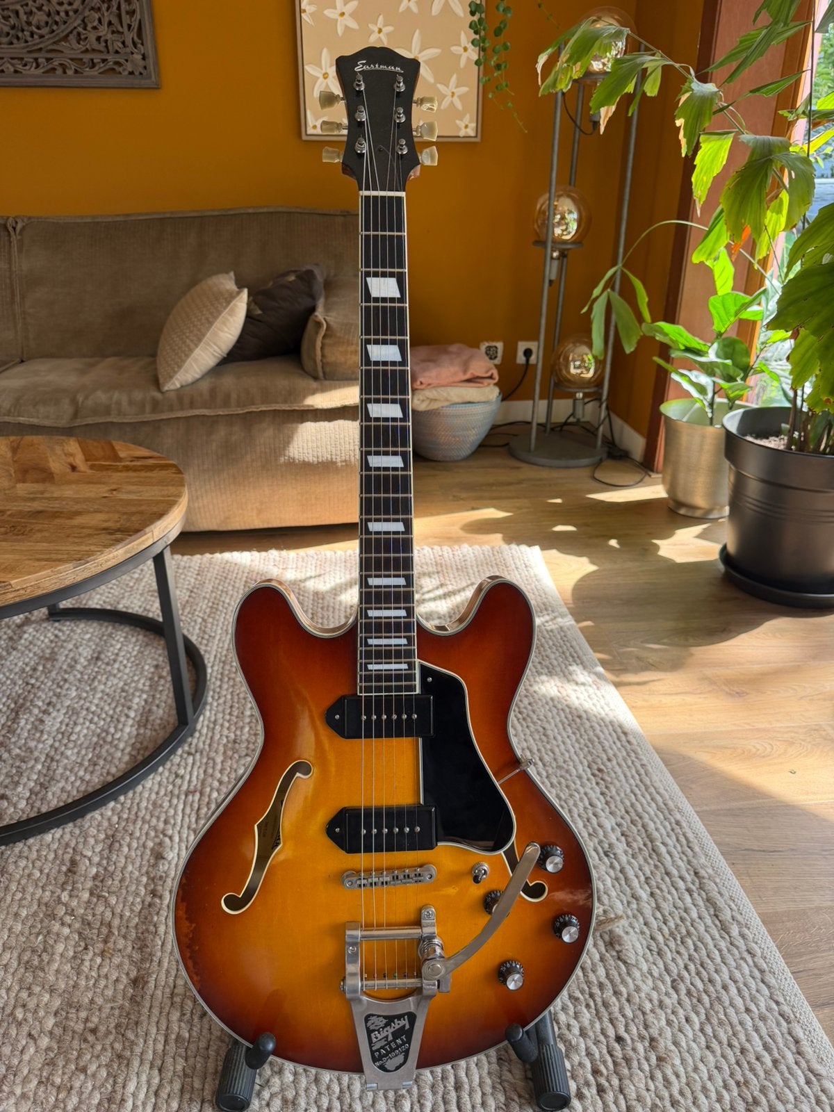 Eastman T64/V – Antique Vintage burst– P90 – Bigsby, Muziek en Instrumenten, Snaarinstrumenten | Gitaren | Elektrisch, Ophalen