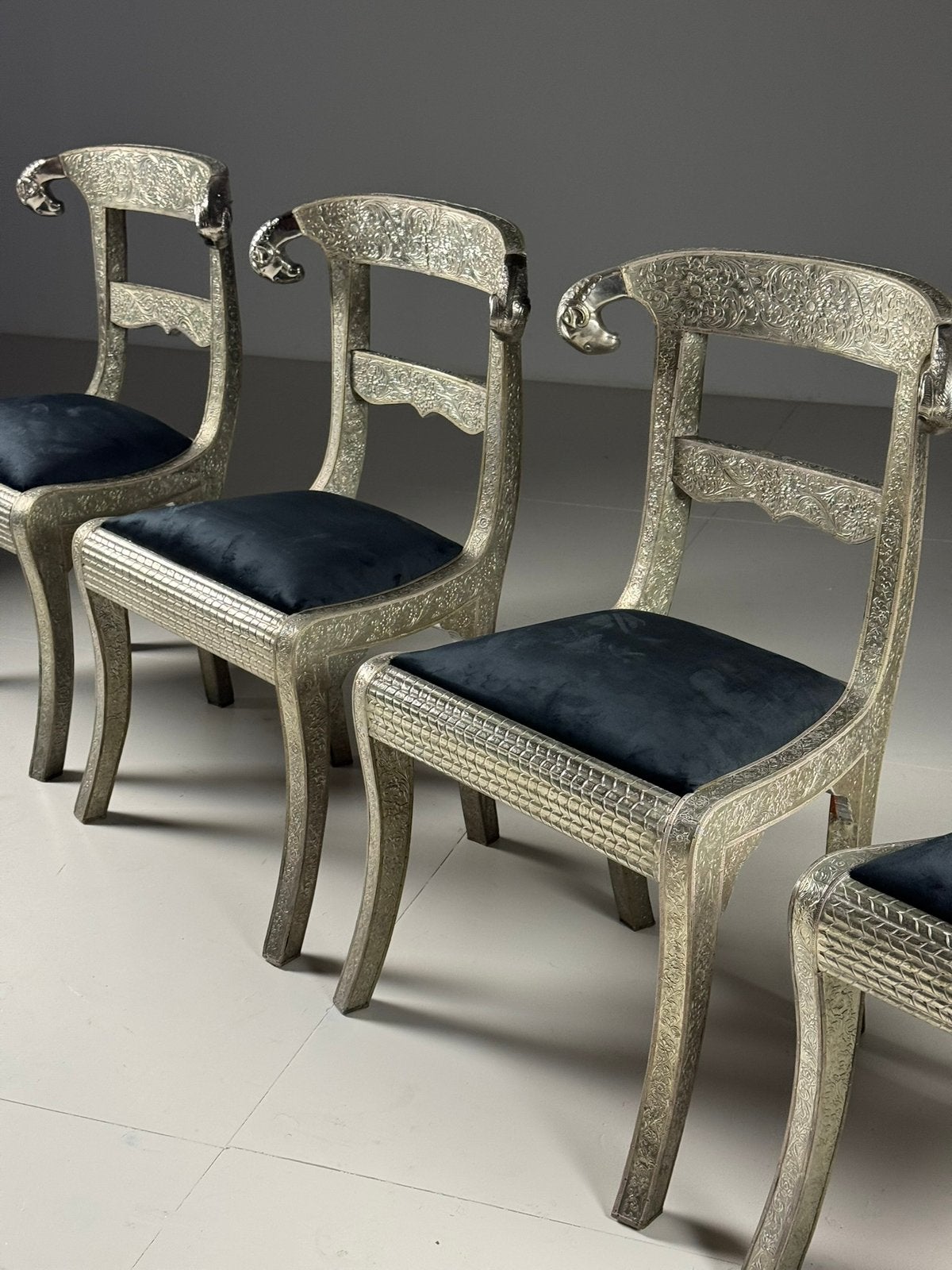Indian Dowry stijl stoelen vintage, Huis en Inrichting, Stoelen, Ophalen, Zo goed als nieuw, Bruin, Stof