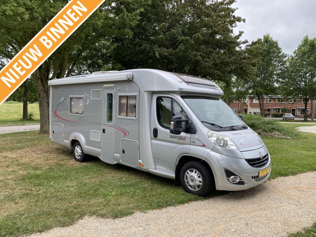 Rapido 7065+F Enkele Bedden Dakairco Luxe Compleet 63.500 Km, Caravans en Kamperen, Campers, Fiat, 7 tot 8 meter, Rapido, Kluisje