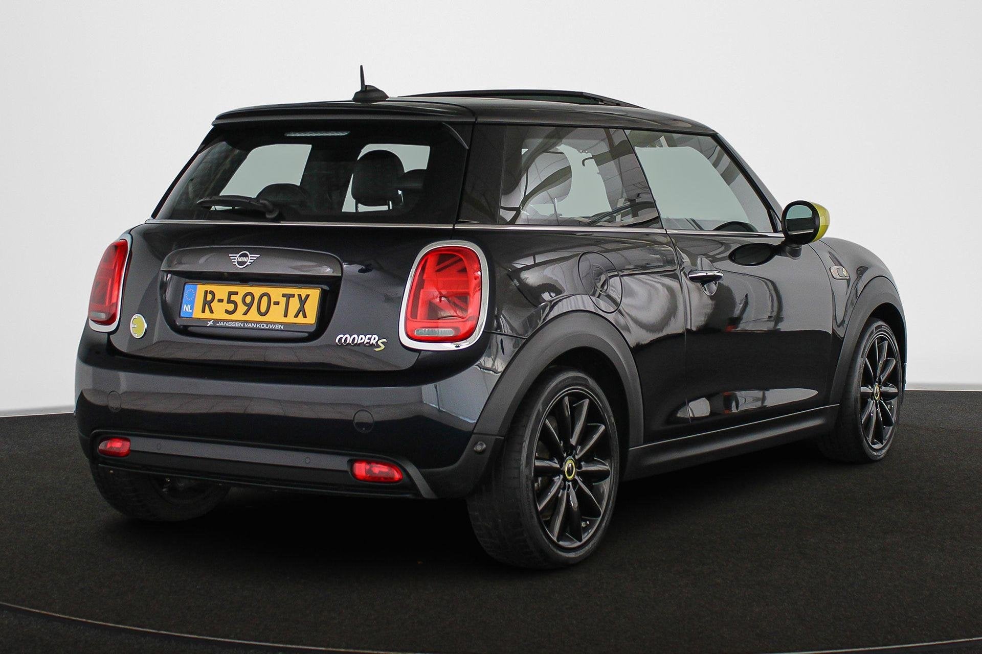 MINI Electric Yours 33 kWh Pano Stoelverwarming Keyless Head, 33 kWh, Automatische klimaatregeling, Mini Electric, 184 pk
