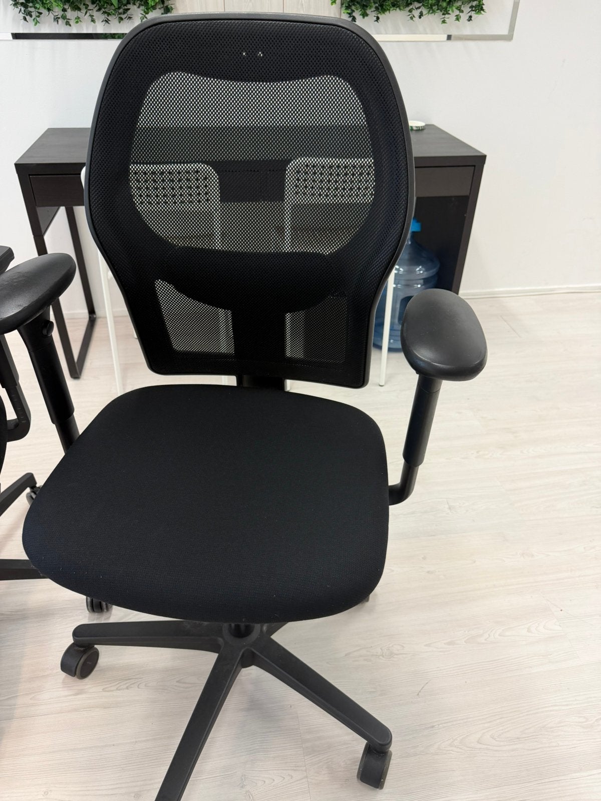 Aanbieding: Kantoorinrichting - bureau’s, stoelen twv €1500+, Huis en Inrichting, Ophalen, Zo goed als nieuw, Zwart